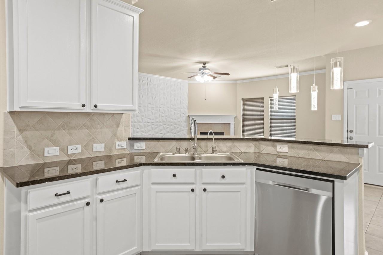 6034 Preserve Ln #6034 - Photo 4 of 23