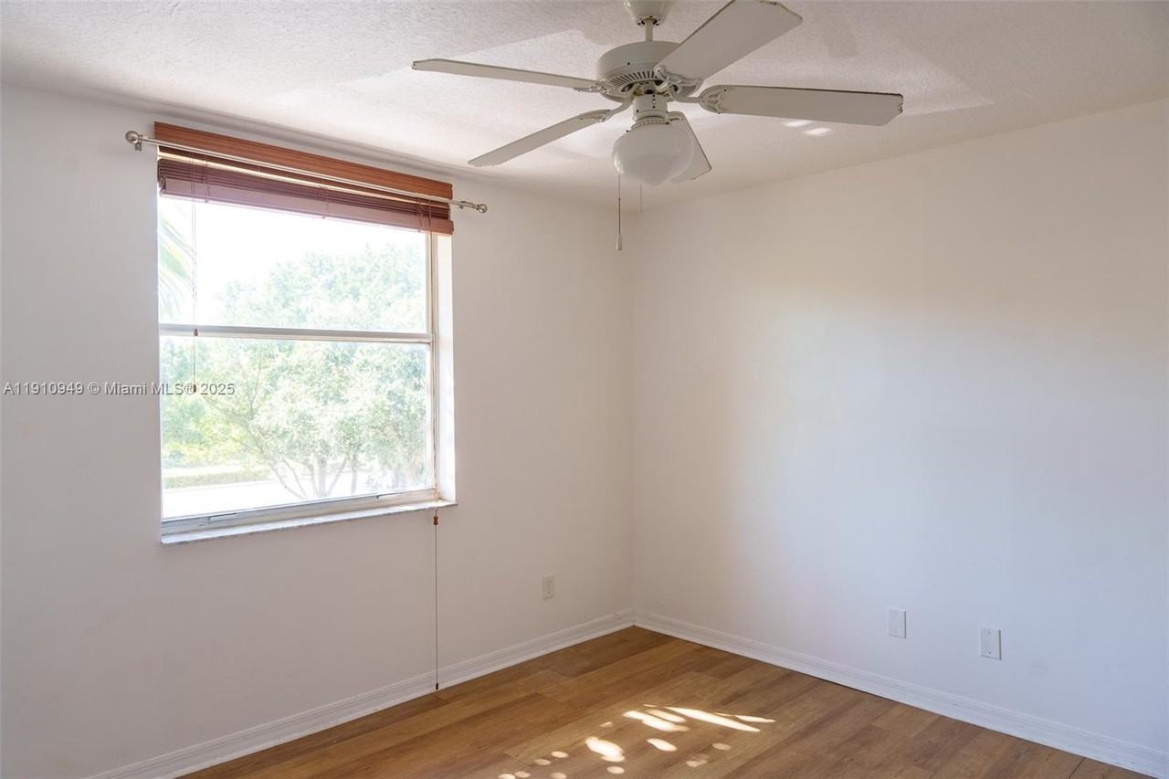 509 E Sheridan St #509-3083 - Photo 5 of 44