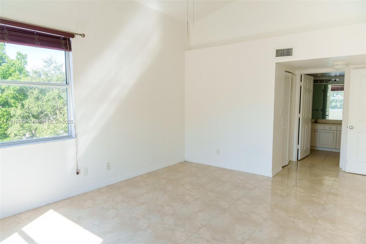 509 E Sheridan St #509-3083 - Photo 6 of 44