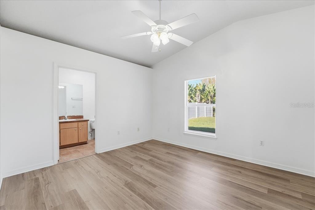 933 Pecan St #933 - Photo 3 of 13