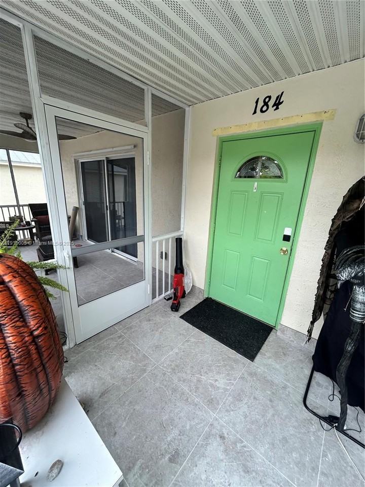 184 Casa Court Dr #184-184 - Photo 2 of 10