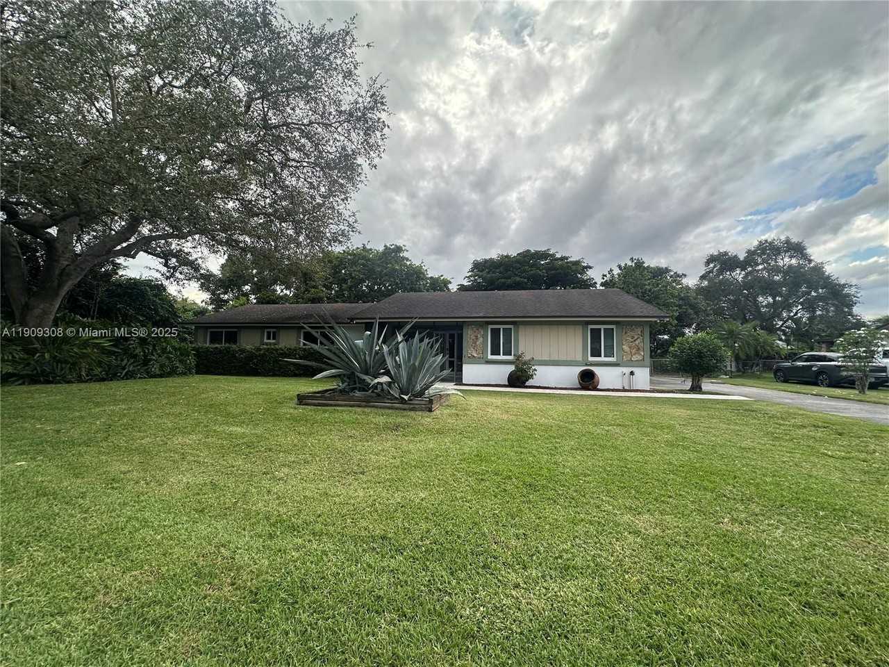 27850 Sw 164th Ct #27850 - Photo 3 of 4