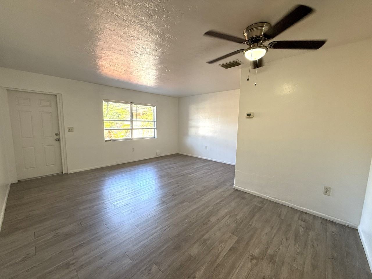 1423 17th St #1 - Photo 3 of 9