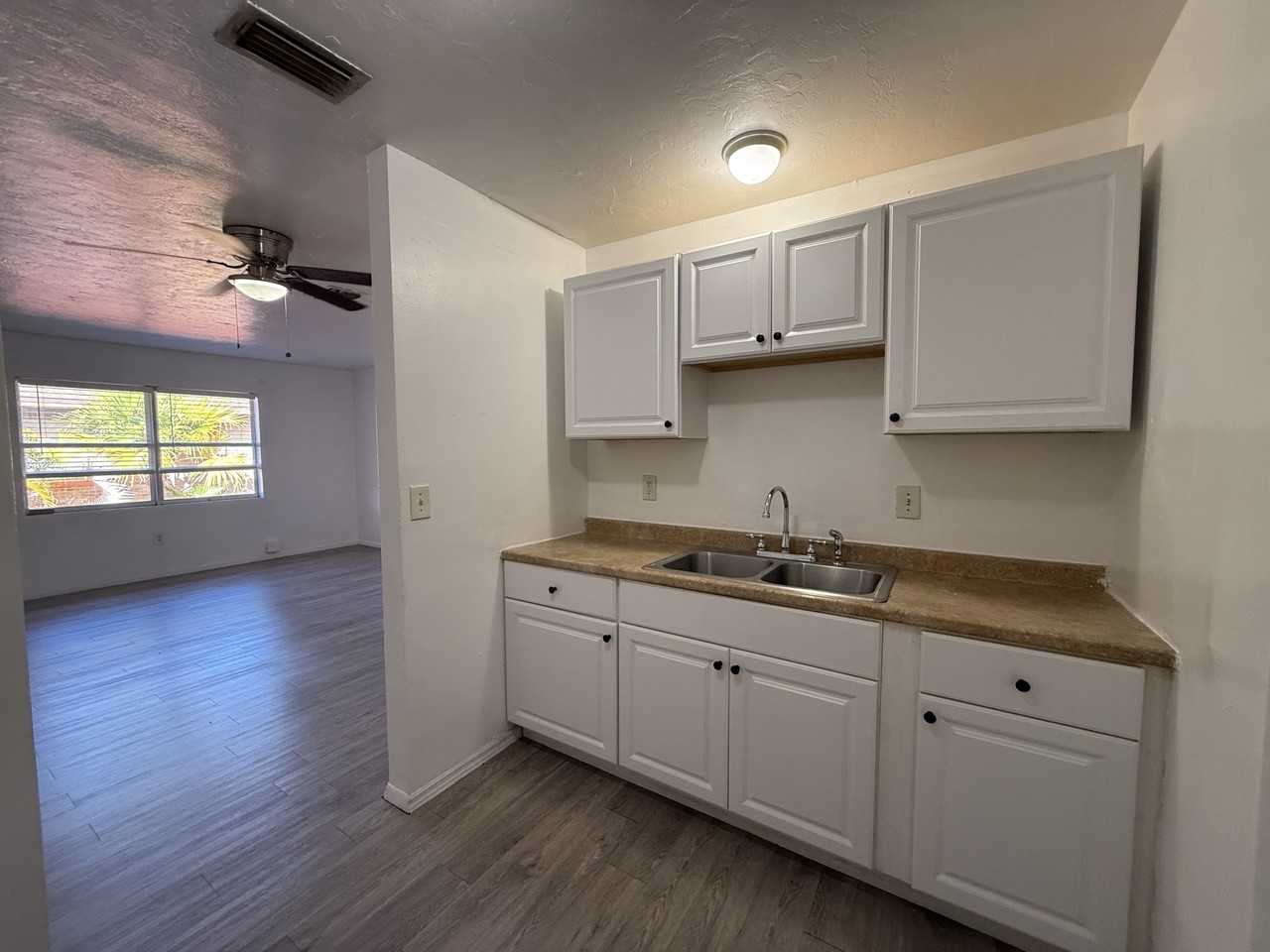 1423 17th St #1 - Photo 4 of 9