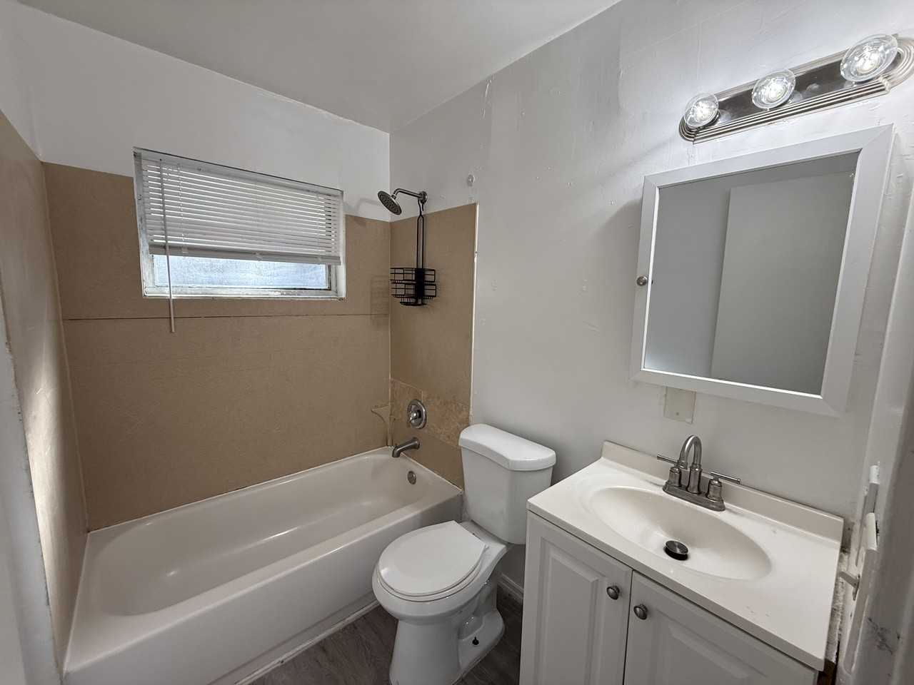 1423 17th St #1 - Photo 7 of 9