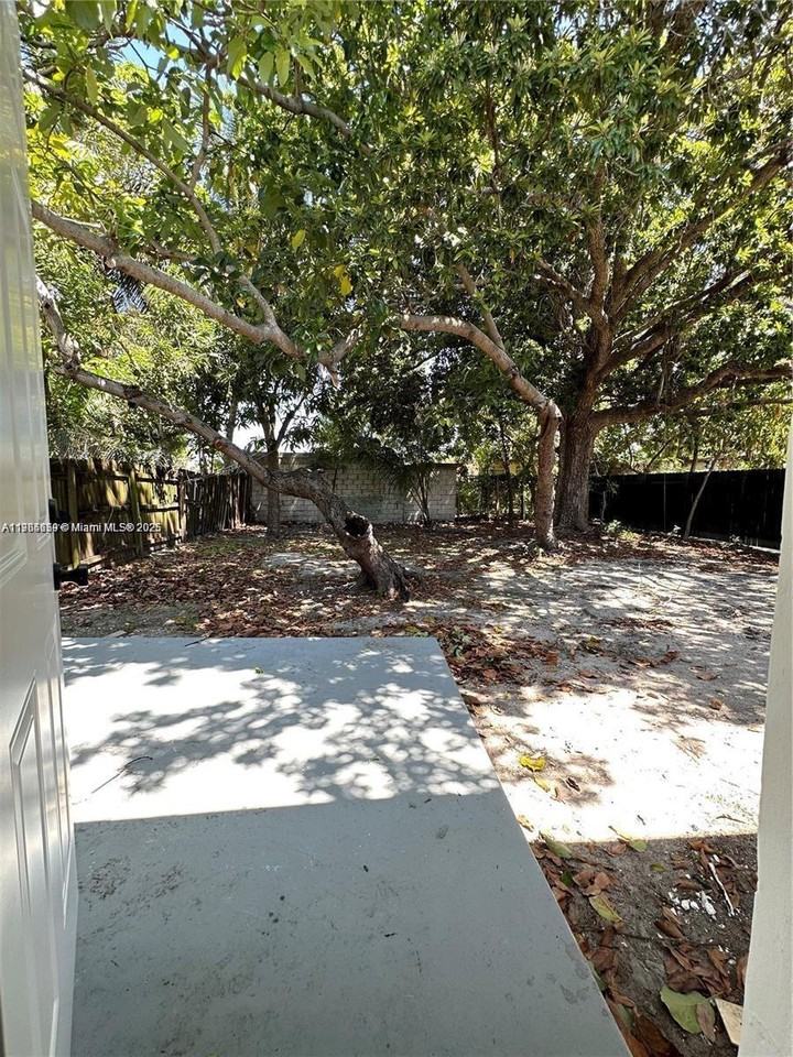 1443 Nw 34th St #1443 - Photo 6 of 11