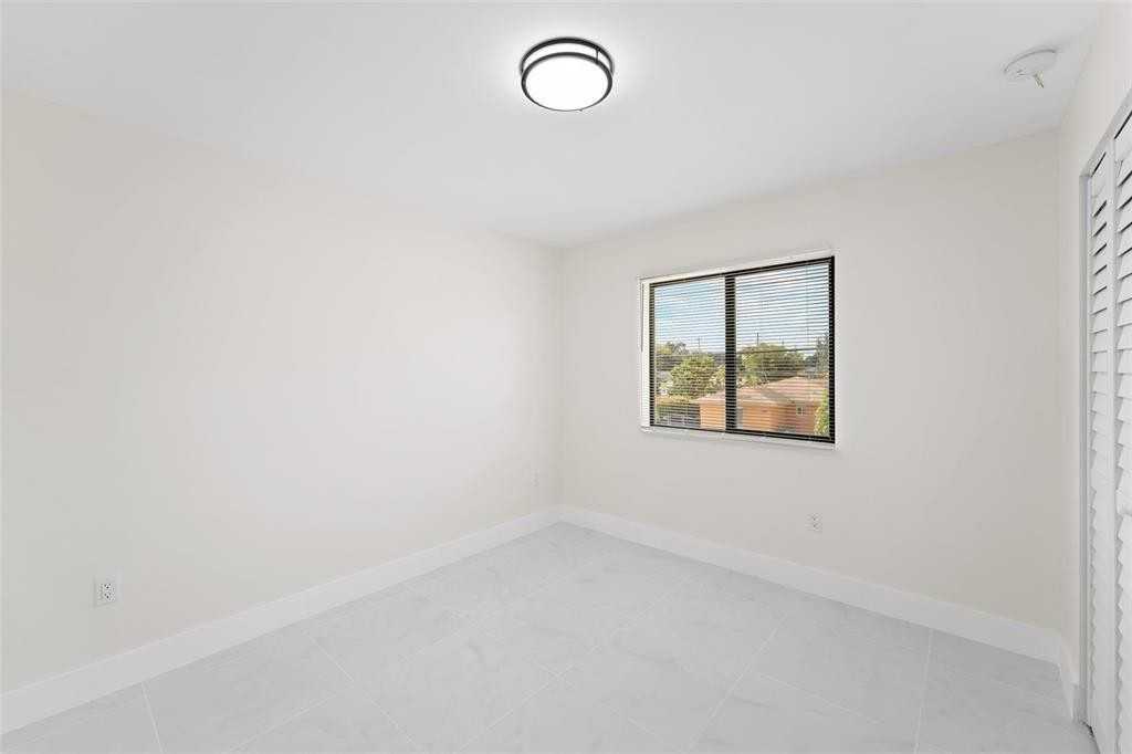 1999 Nw 46th St #1999 - Photo 7 of 22