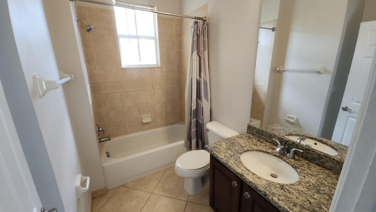 909 Nw 18th Ave #909 - Photo 5 of 39