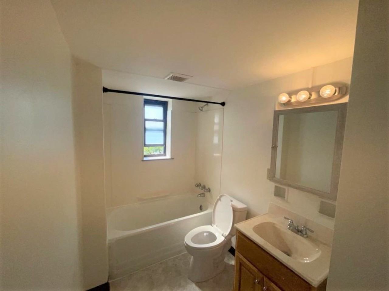 3336 Brownsville Rd - Photo 4 of 22