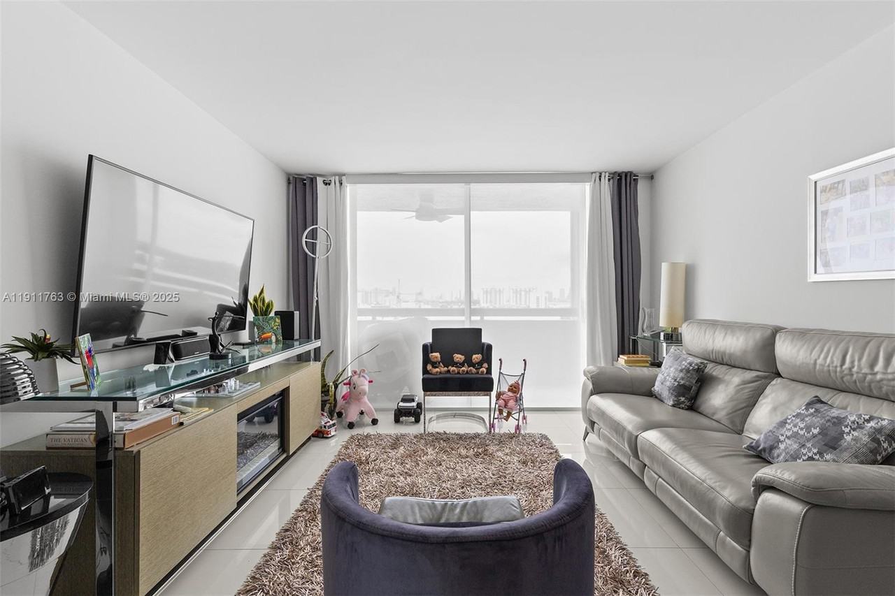 1775 Washington Ave #177514F - Photo 6 of 25