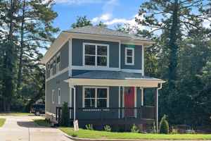 featured image of 1725 Crest Rd #1