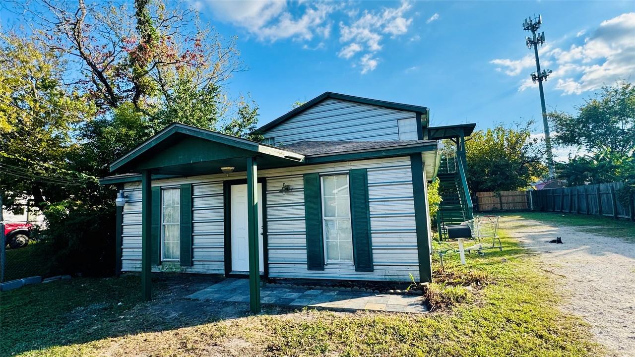 105 Clear Lake Rd #105A - Photo 3 of 7