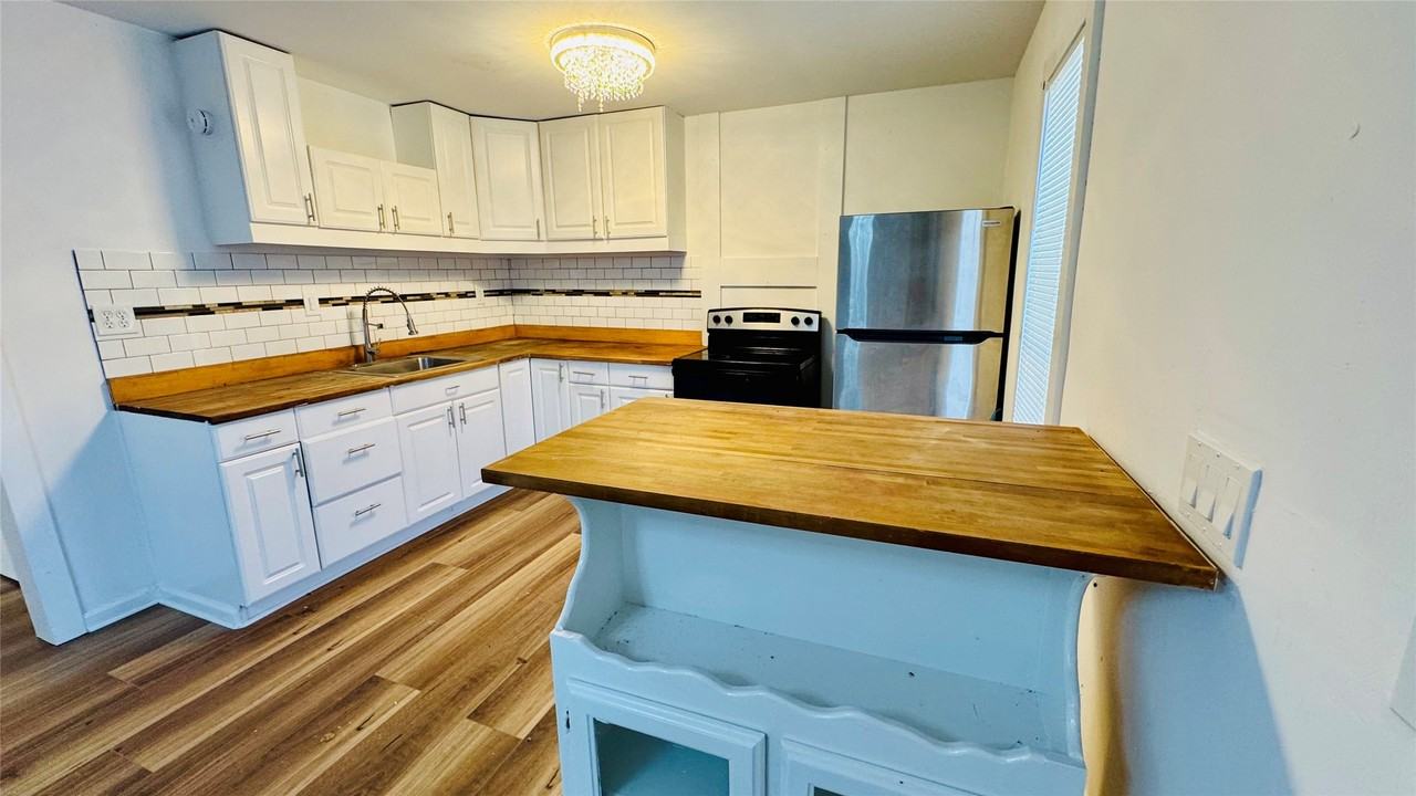 105 Clear Lake Rd #105A - Photo 6 of 7