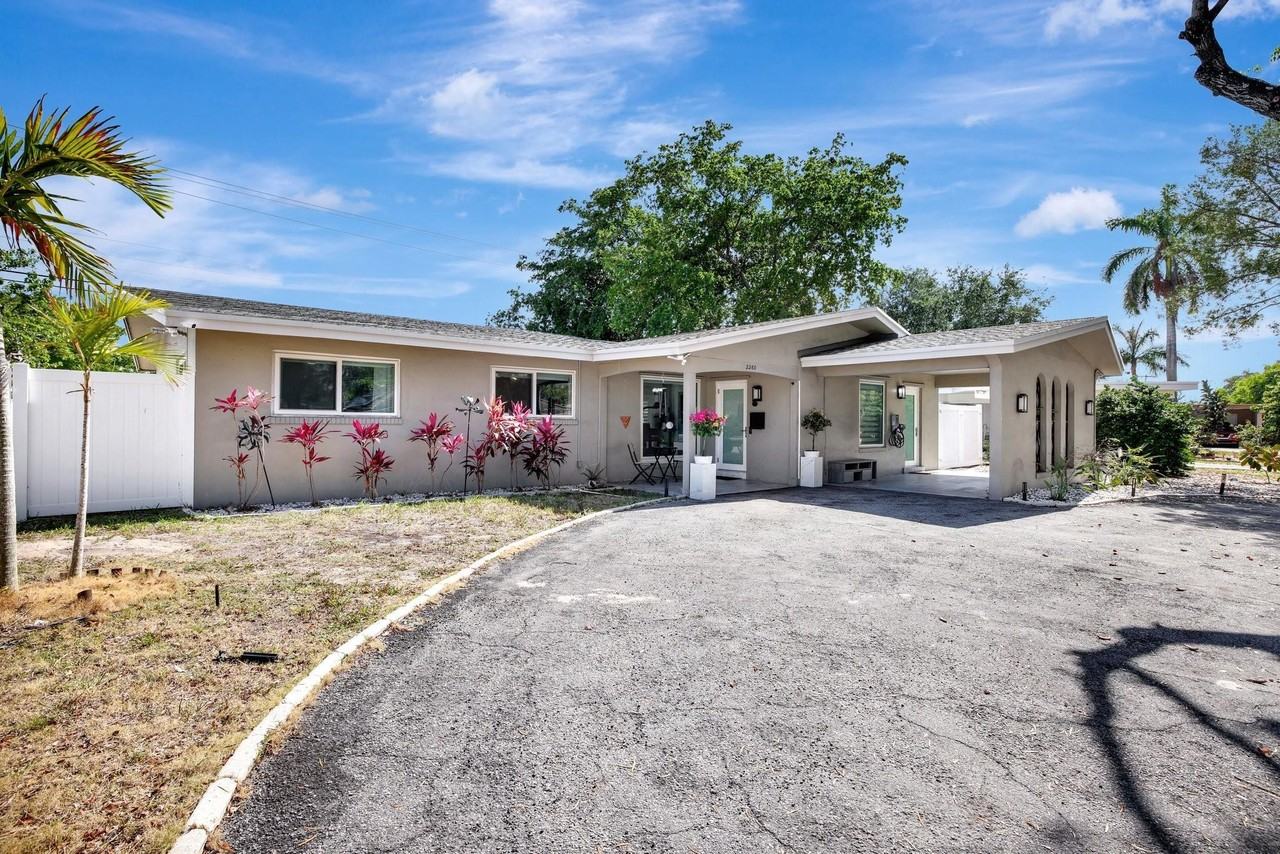 2260 Ne 62nd St #2260 - Photo 7 of 31