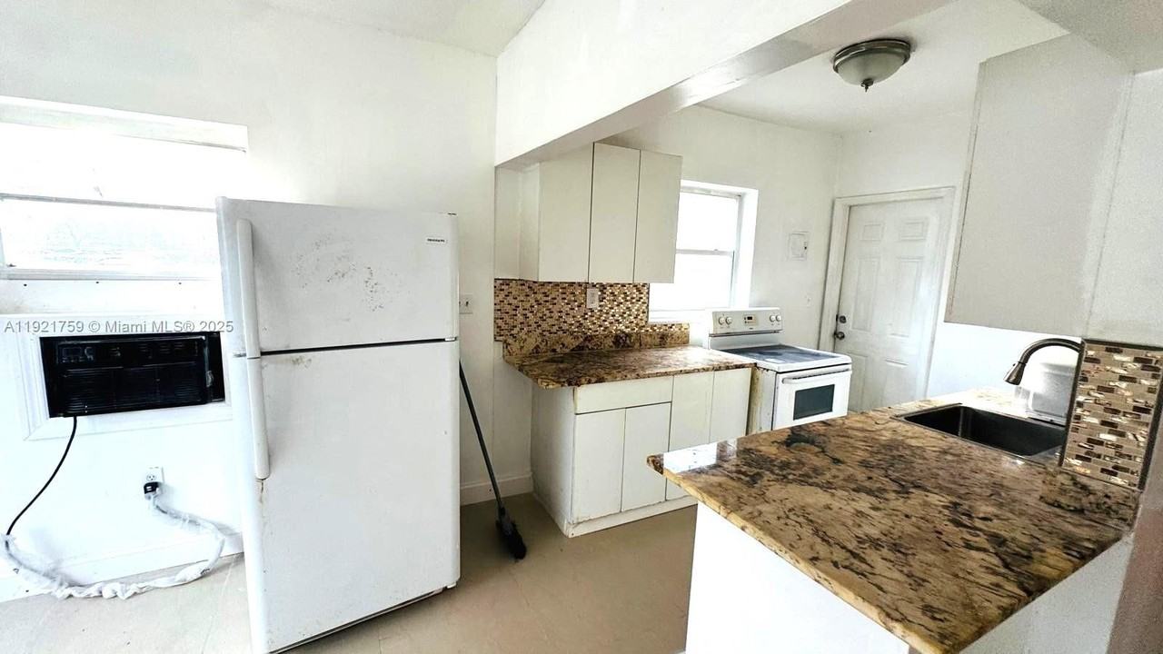 Normandy Dr #1207-31 - Photo 3 of 9