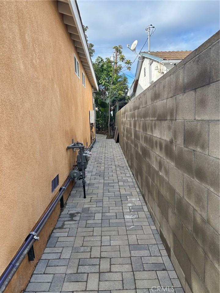 21323 Conradi Ave #21323 - Photo 5 of 10