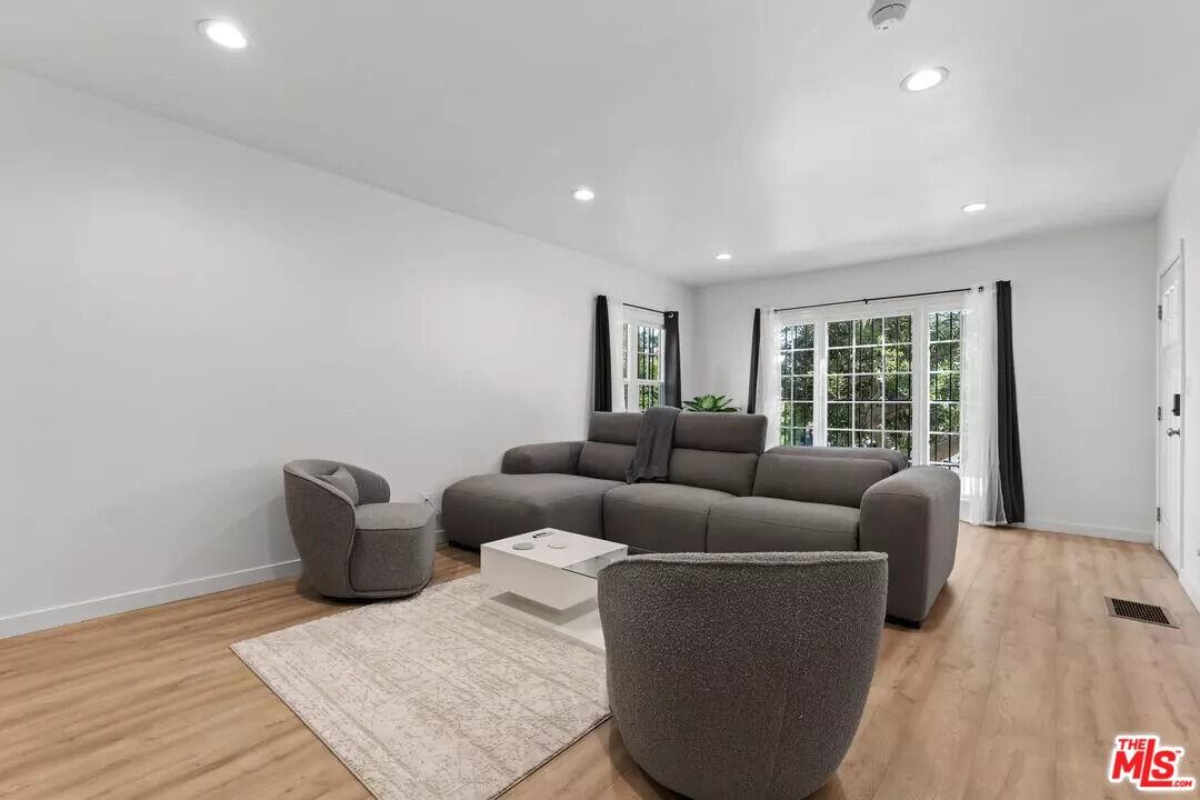 1235 S Tremaine Ave #1235 - Photo 2 of 13