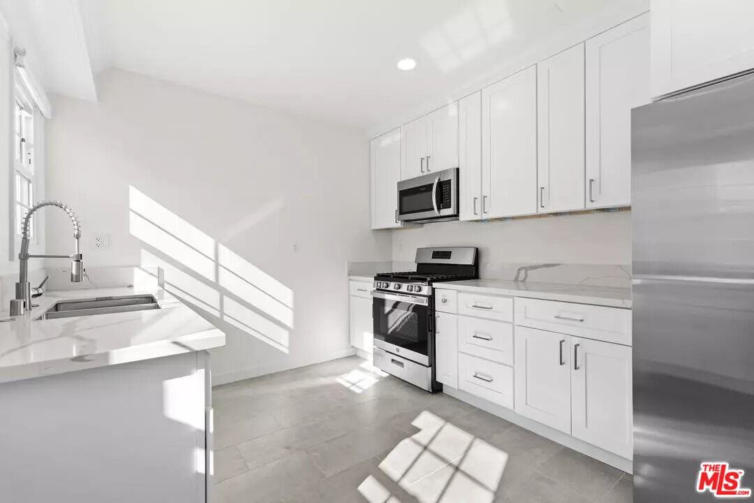 1235 S Tremaine Ave #1235 - Photo 6 of 13