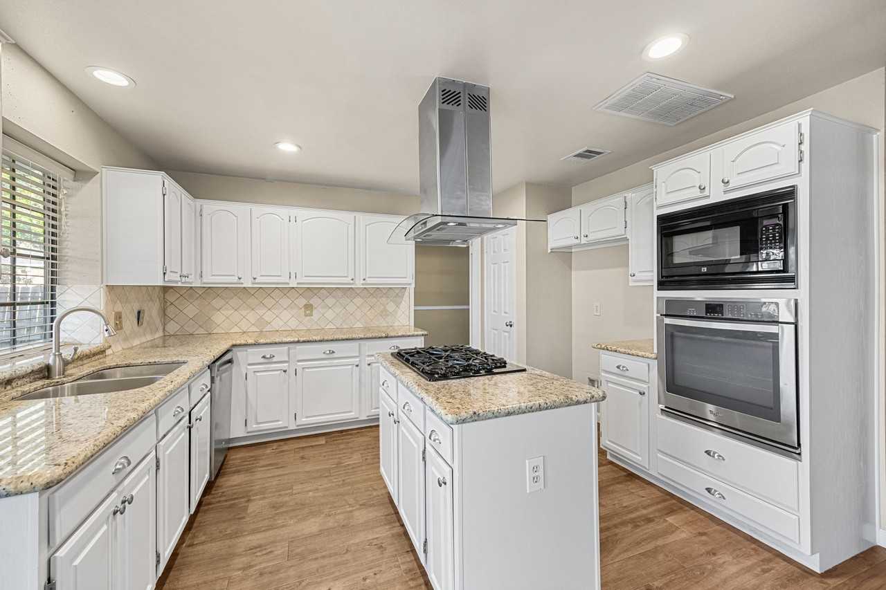 15002 Havenridge Dr #15002 - Photo 3 of 37