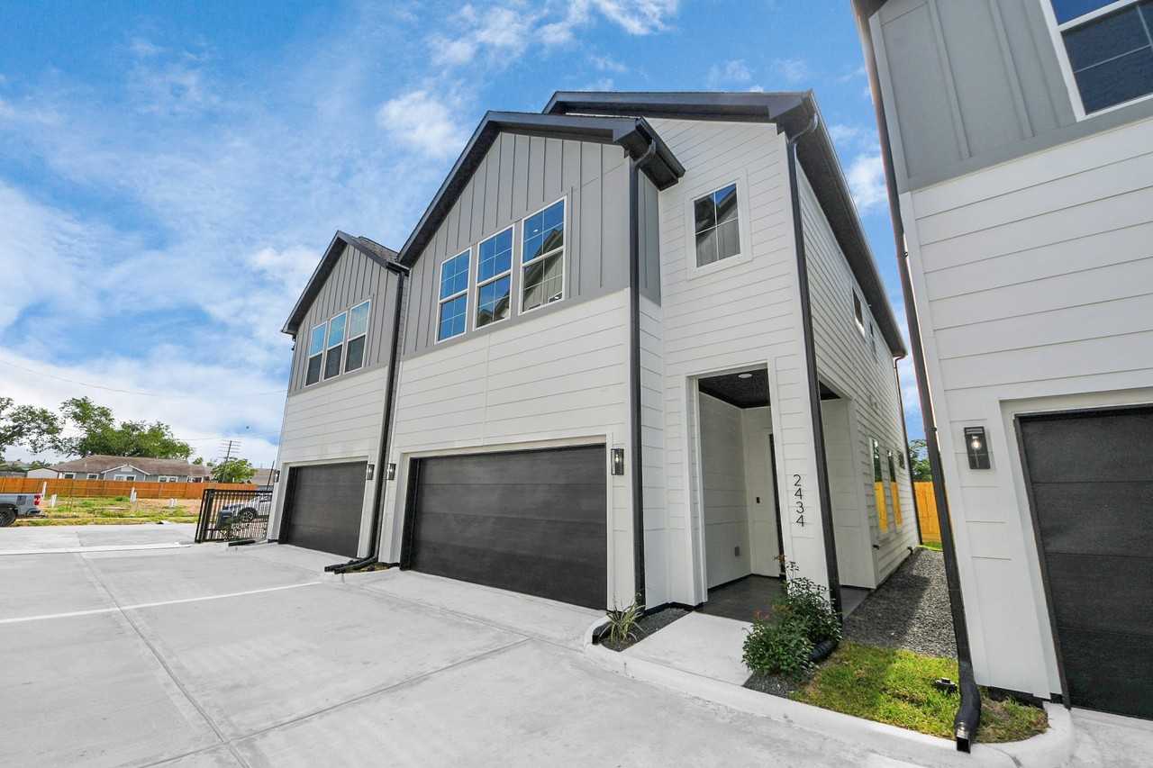 2434 Harrington St #2434 - Photo 3 of 39