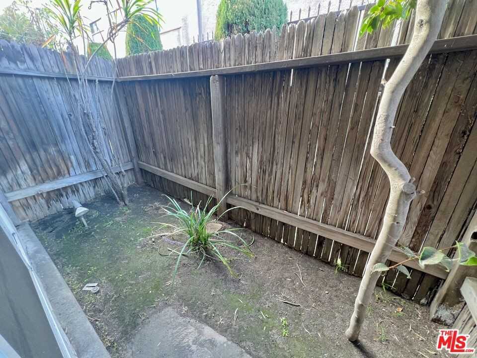 1261 Granville Ave #1261-1 - Photo 5 of 21