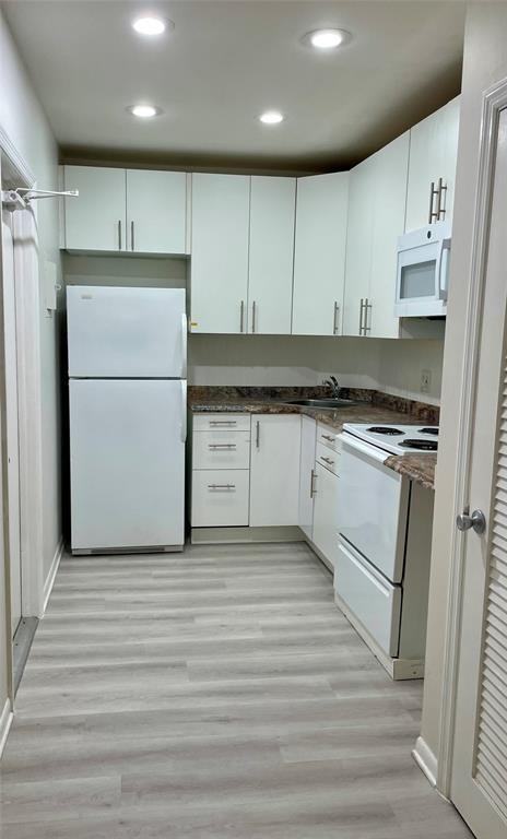 2424 Se 17th St #2424211B - Photo 7 of 14