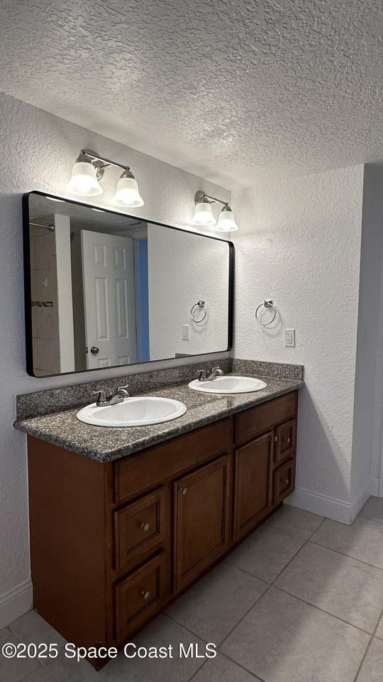 1170 S Patrick Dr #1170-10 - Photo 7 of 34