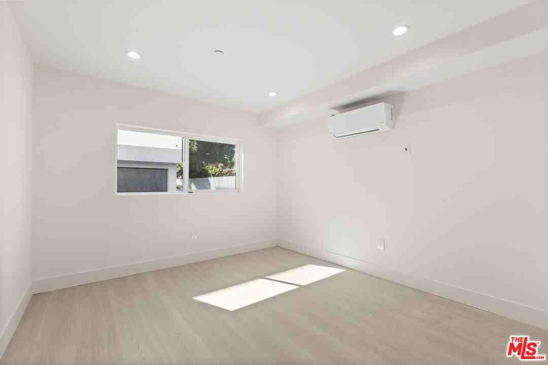 6943 Simpson Ave #6943 - Photo 4 of 8