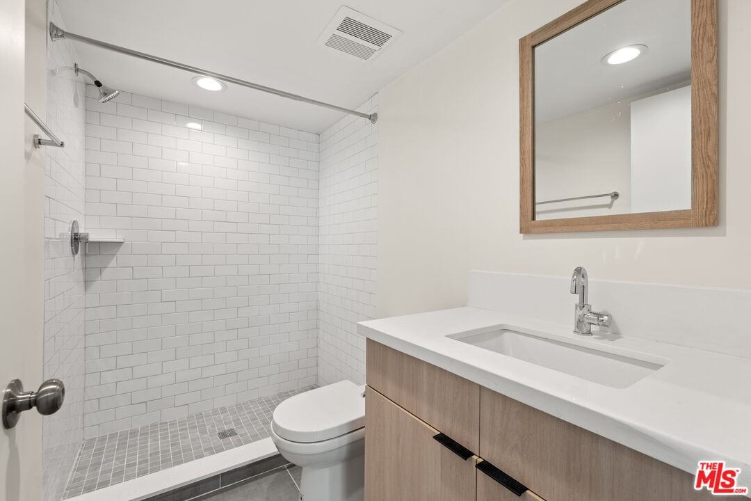 6943 Simpson Ave #6943 - Photo 5 of 8