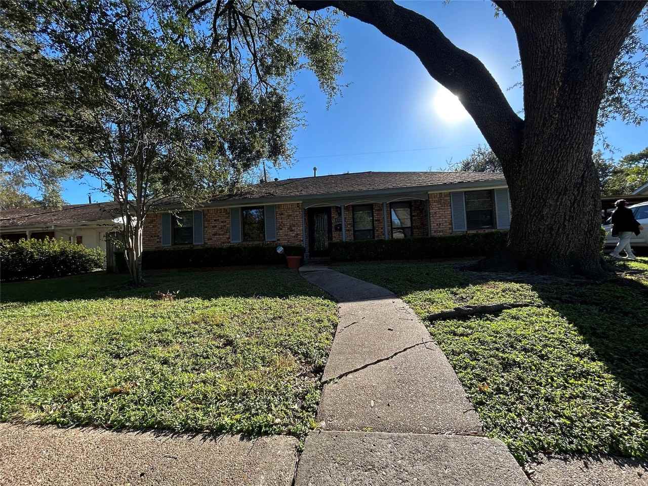 5315 Poinciana Dr #5315 - Photo 2 of 7