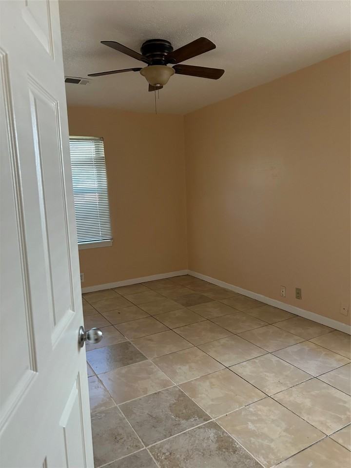 5315 Poinciana Dr #5315 - Photo 6 of 7