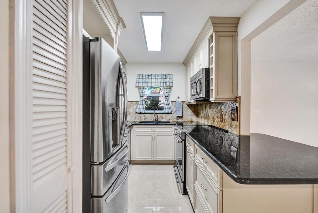 1050 Nw 13th St #1050193D - Photo 2 of 50