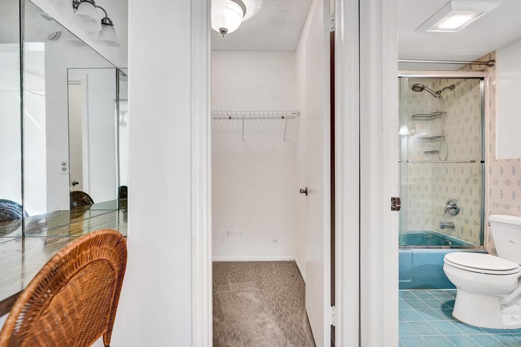 1050 Nw 13th St #1050193D - Photo 6 of 50