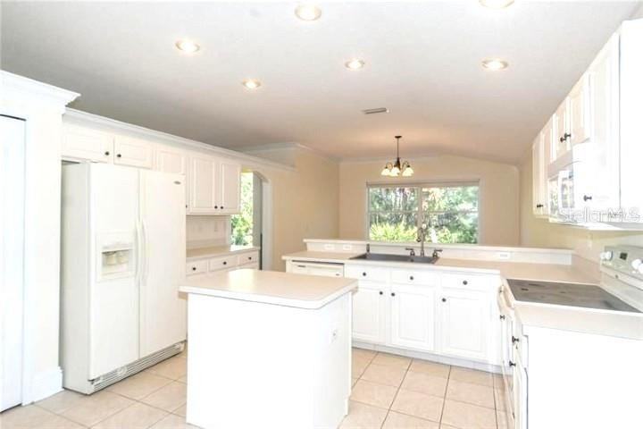 295 Fareham Dr #295 - Photo 3 of 9