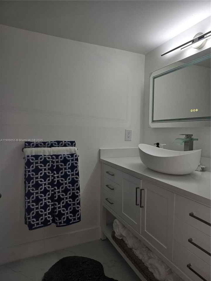 6010 S Falls Circle Dr #6010-206 - Photo 7 of 44