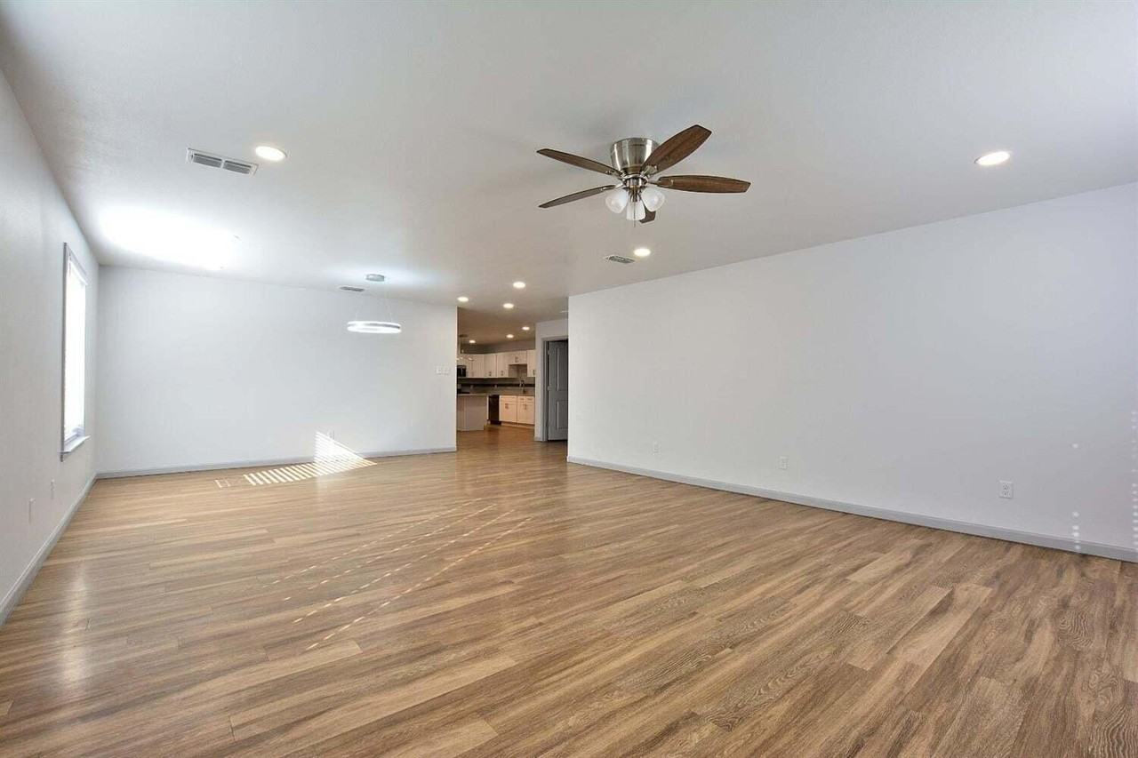 1207 N Essex Ave #1 - Photo 2 of 21