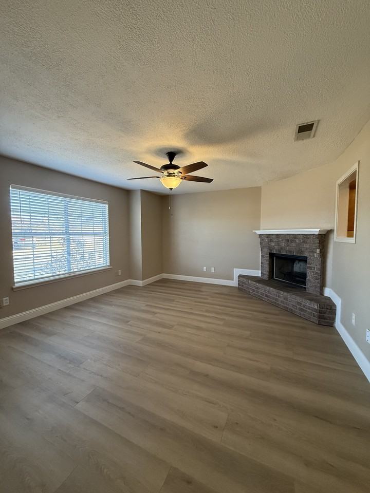 2523 110th St #1 - Photo 3 of 17