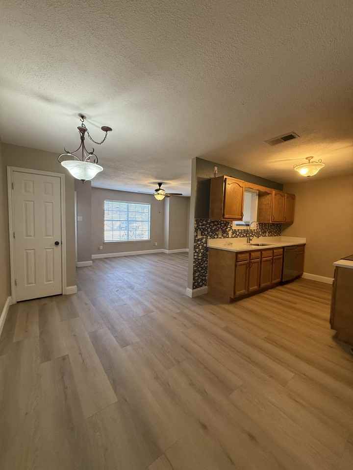 2523 110th St #1 - Photo 5 of 17