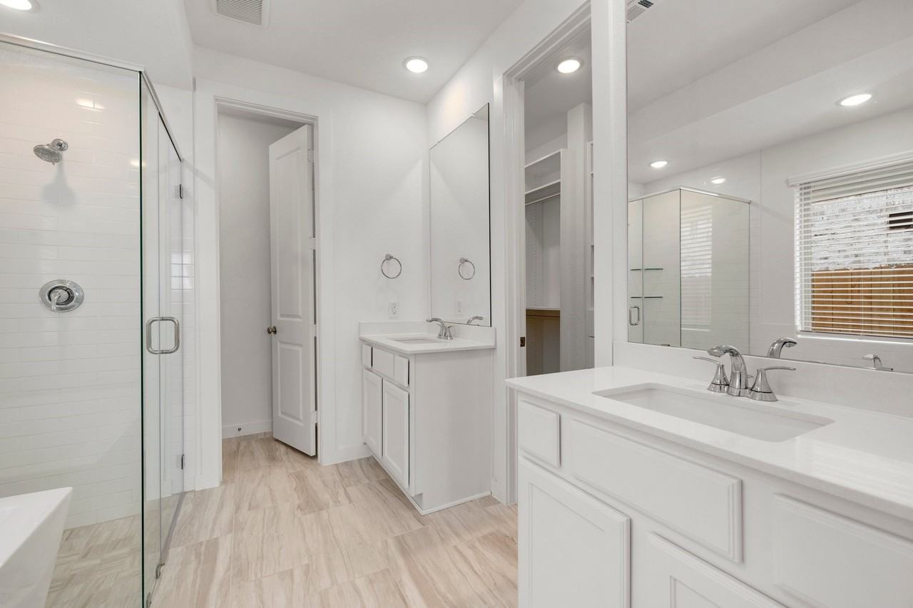 997 Newport Creek Dr #997 - Photo 3 of 30