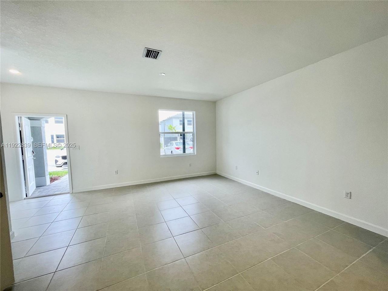 1141 Se 2nd St #1141 - Photo 2 of 10