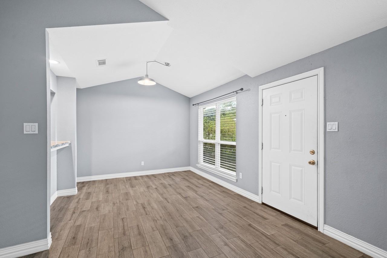 8 Hideaway Dr #8 - Photo 5 of 25