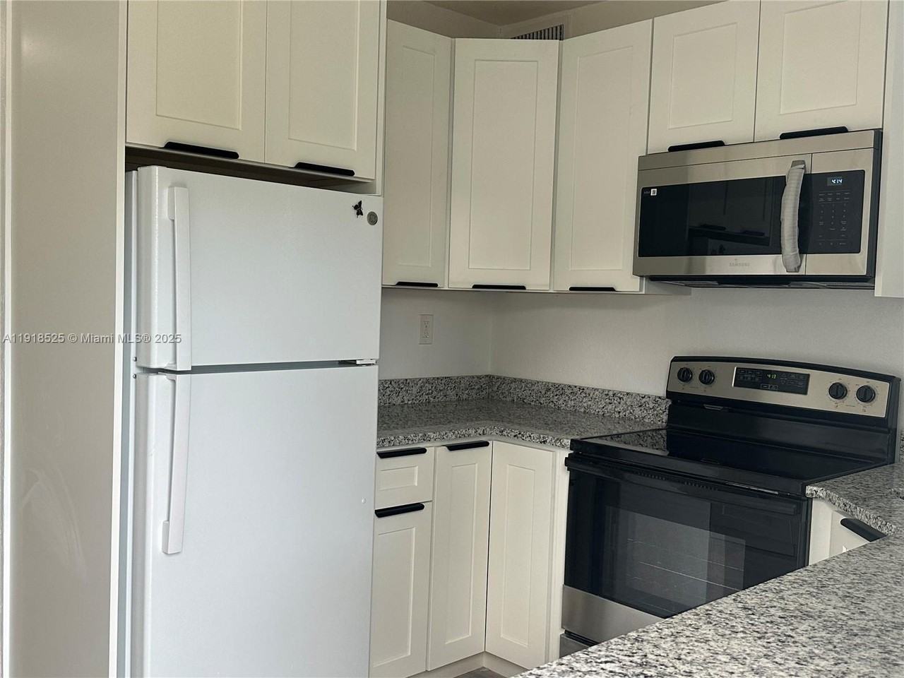 1308 Nw 13th Ct #1308 - Photo 4 of 44