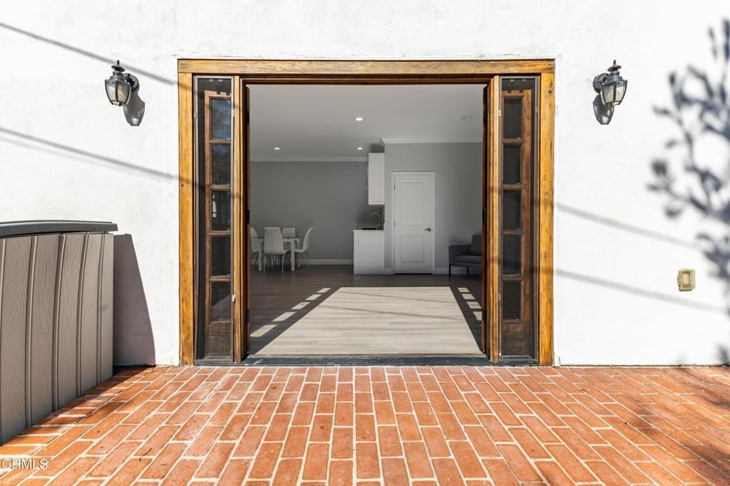 1115 S Wilton Pl #1115A - Photo 2 of 14