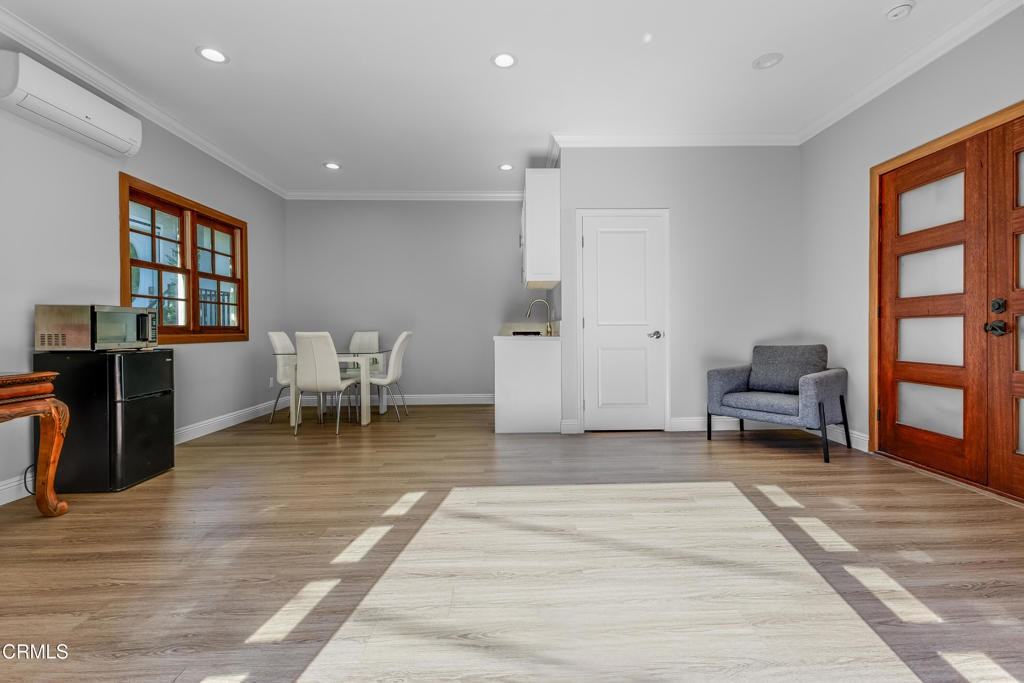 1115 S Wilton Pl #1115A - Photo 3 of 14