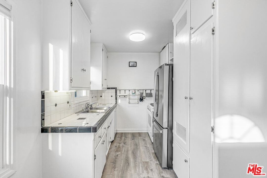 1352 Ocean Park Blvd #1352F - Photo 5 of 13