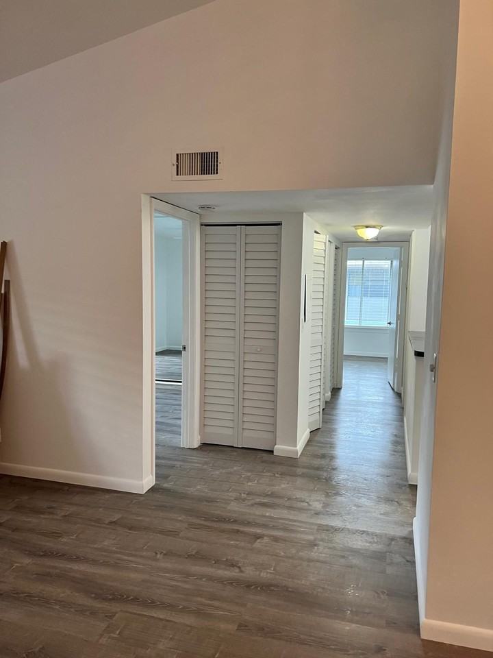 6342 Chasewood Dr #6342E - Photo 4 of 7