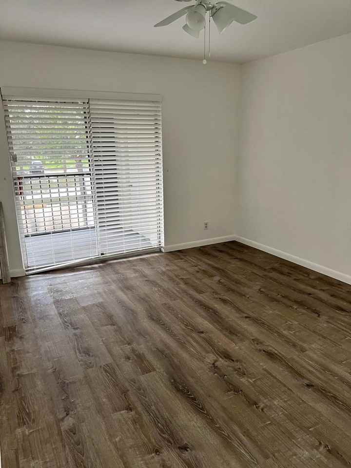 6342 Chasewood Dr #6342E - Photo 6 of 7