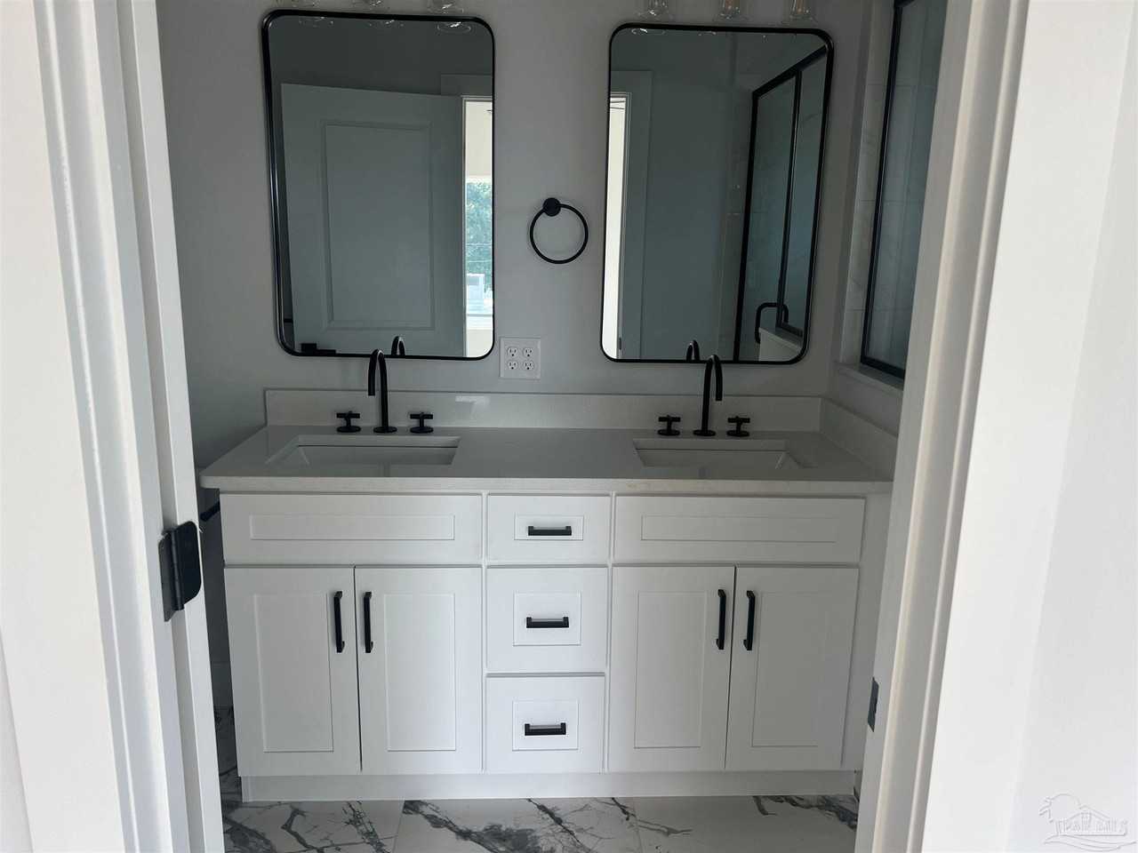 305 N Pace Blvd #305A