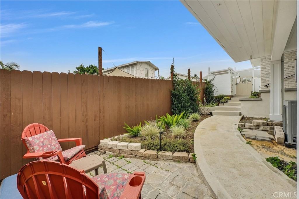 575 Through St #575B - Photo 3 of 23