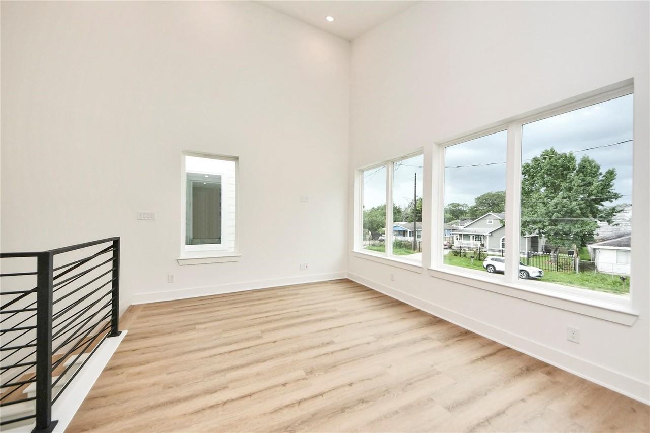 932 South Ln #932B - Photo 5 of 14